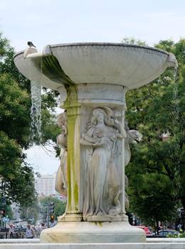 Dupont Circle statue of figures